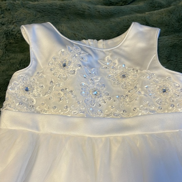 Flower Girl or First Communion Dress - Picture 2 of 4